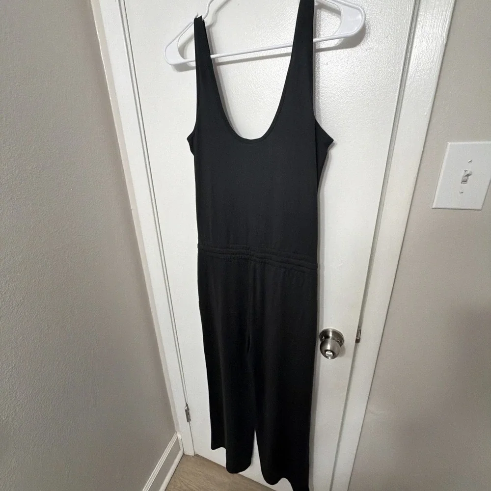 Vuori Pose Scoop Jumpsuit in Black L-XL Excellent Straight Leg Fit